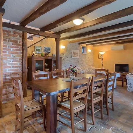 Simone بيت للعطل